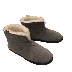 Old Friend Grey Suede Sheepskin Lined Bootee Slipper. Size 7/8